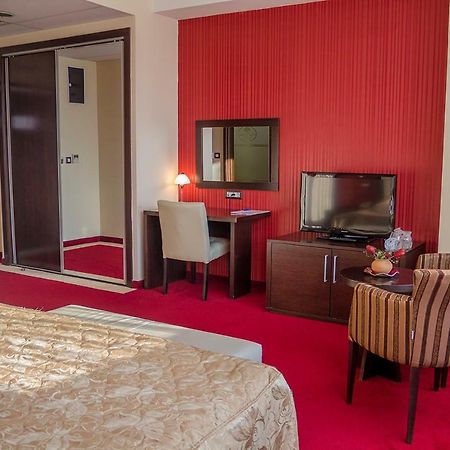 Tcc Grand Plaza Hotel Skopje Extérieur photo