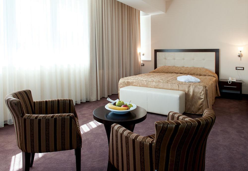 Tcc Grand Plaza Hotel Skopje Extérieur photo