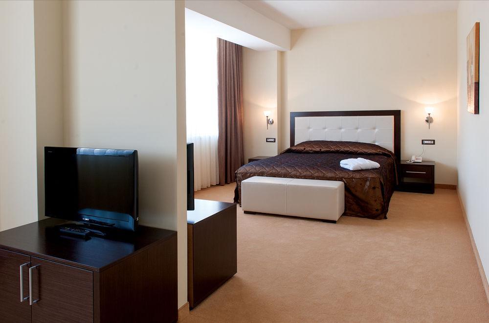 Tcc Grand Plaza Hotel Skopje Extérieur photo