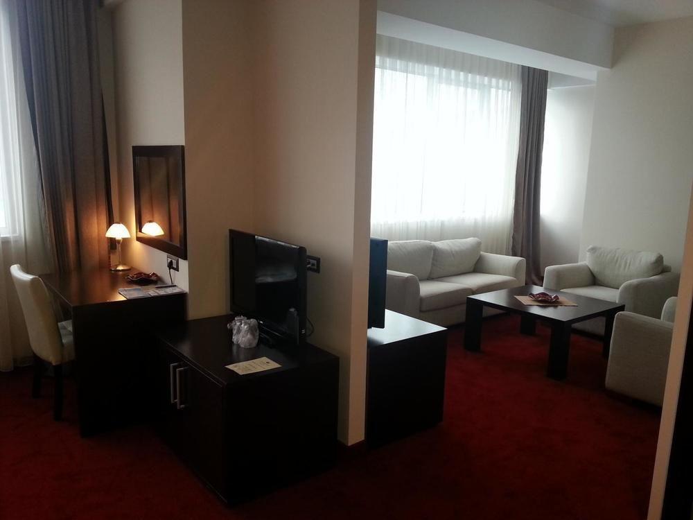 Tcc Grand Plaza Hotel Skopje Extérieur photo