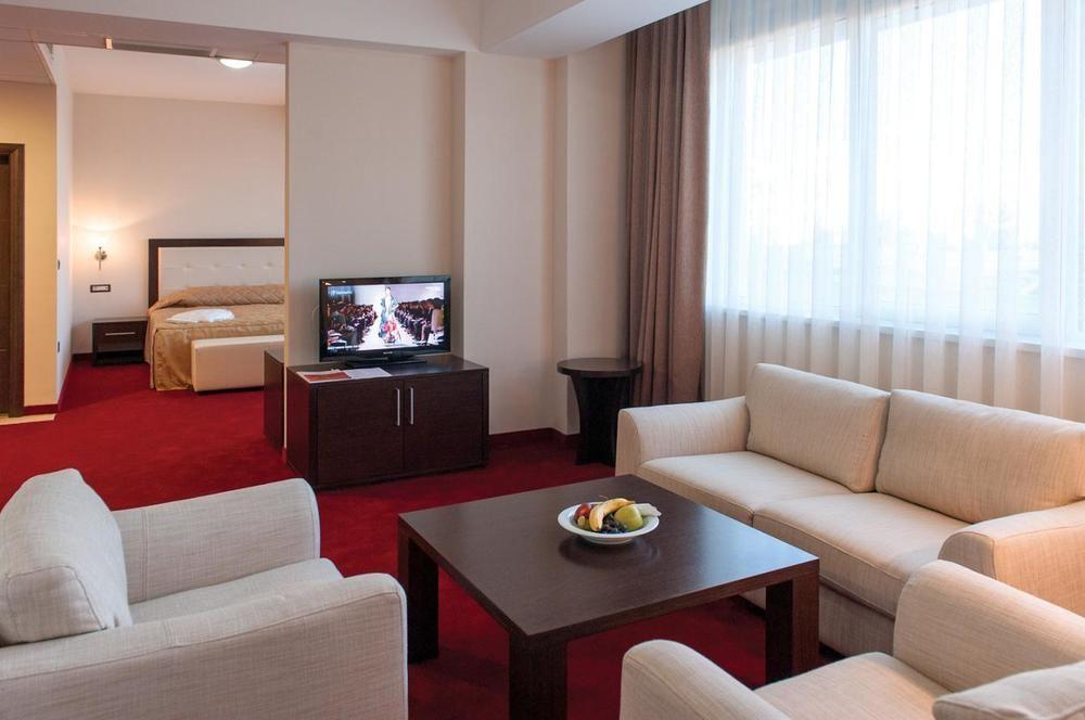 Tcc Grand Plaza Hotel Skopje Extérieur photo