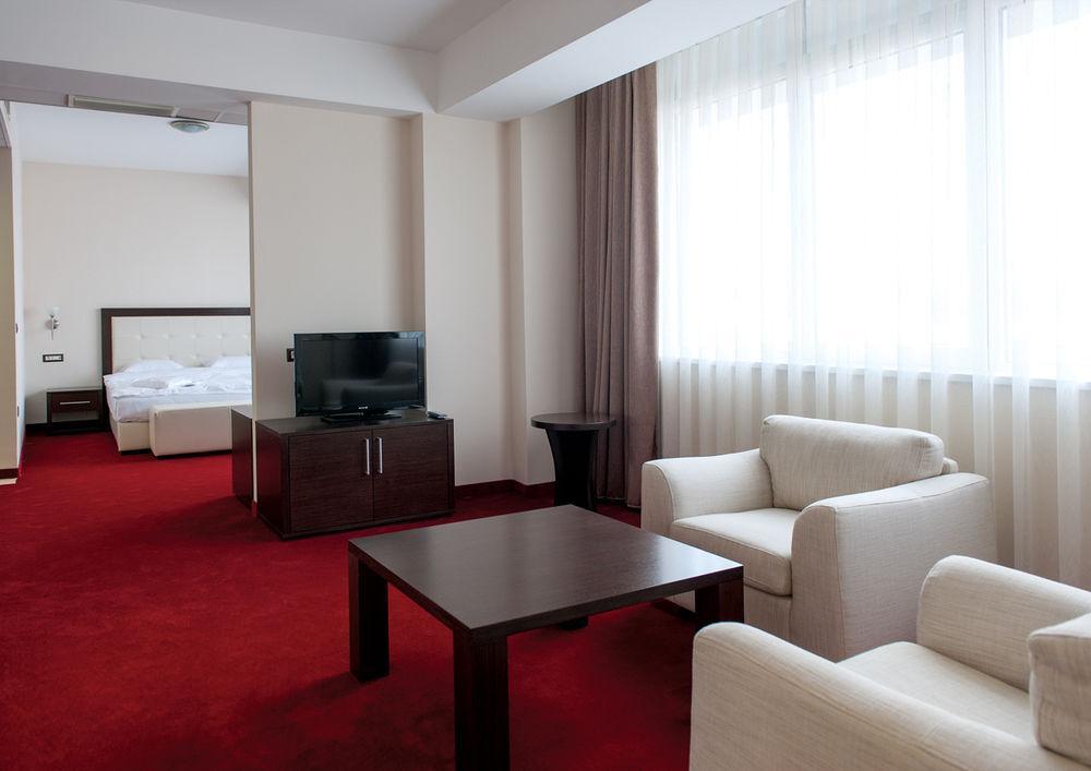 Tcc Grand Plaza Hotel Skopje Extérieur photo