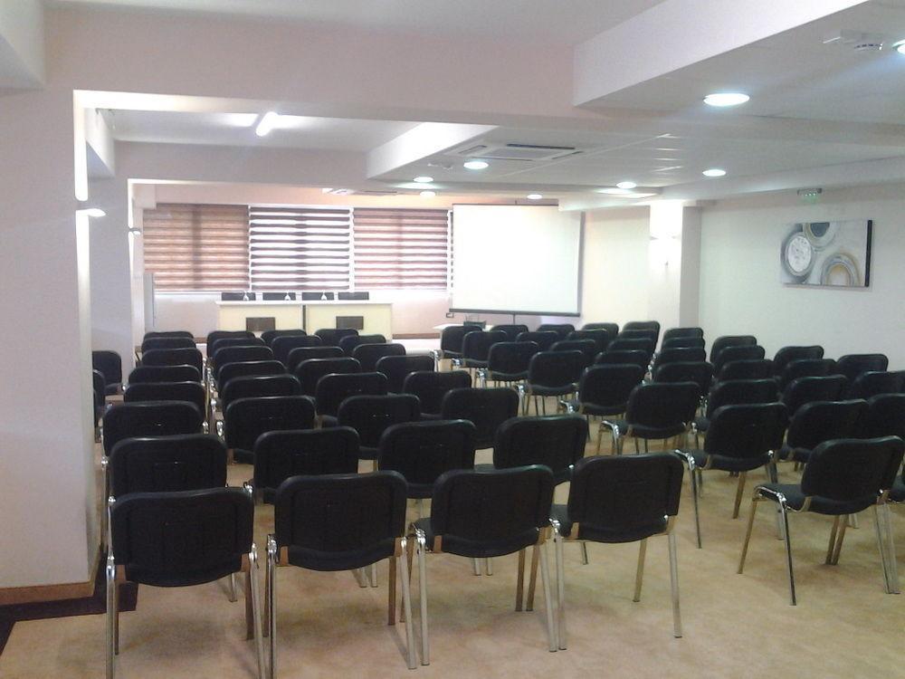Tcc Grand Plaza Hotel Skopje Extérieur photo