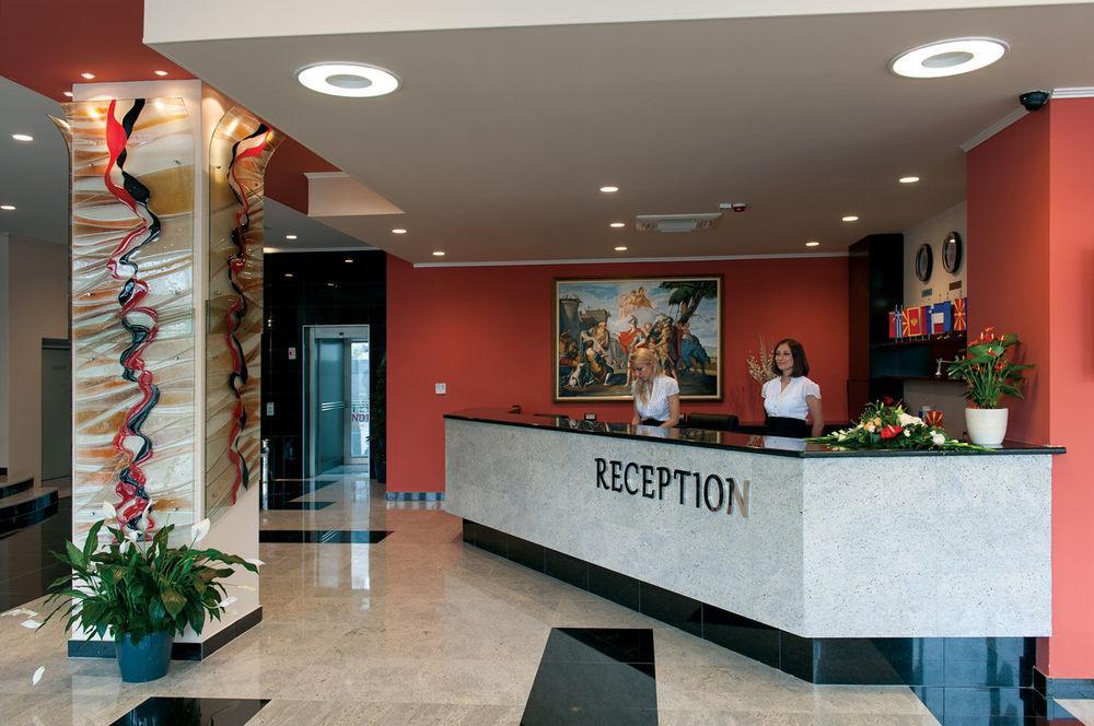 Tcc Grand Plaza Hotel Skopje Extérieur photo