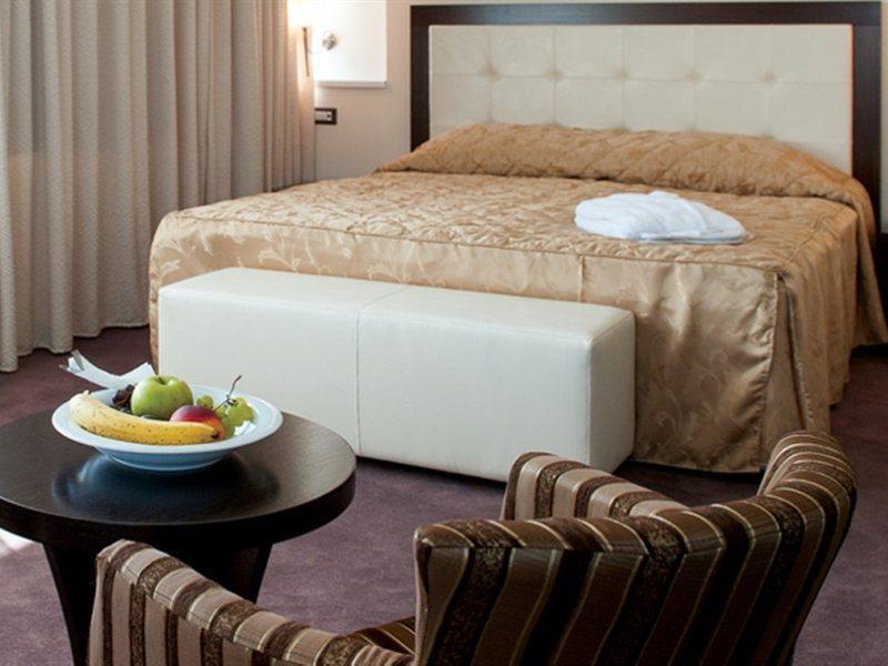 Tcc Grand Plaza Hotel Skopje Extérieur photo