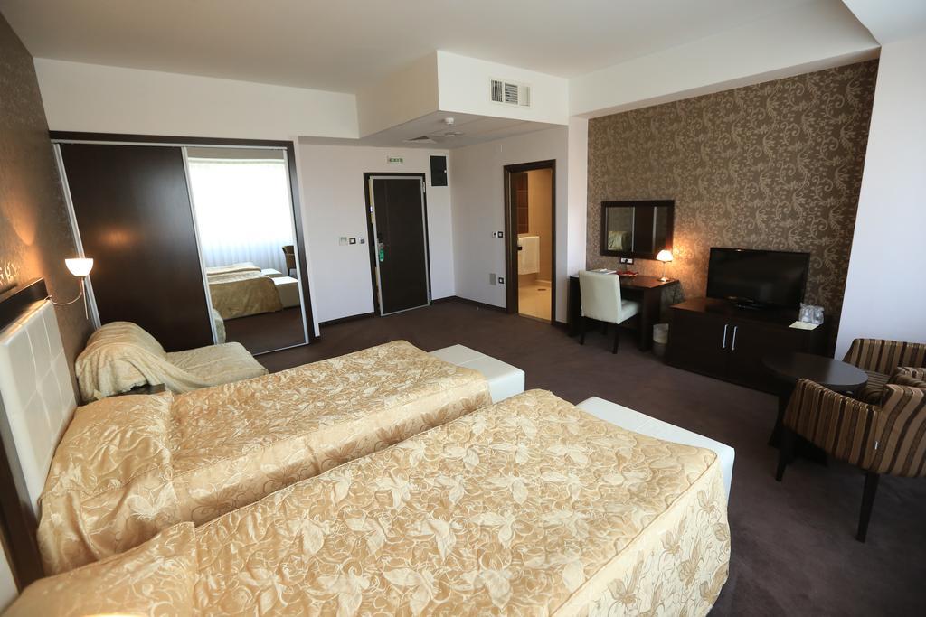 Tcc Grand Plaza Hotel Skopje Extérieur photo