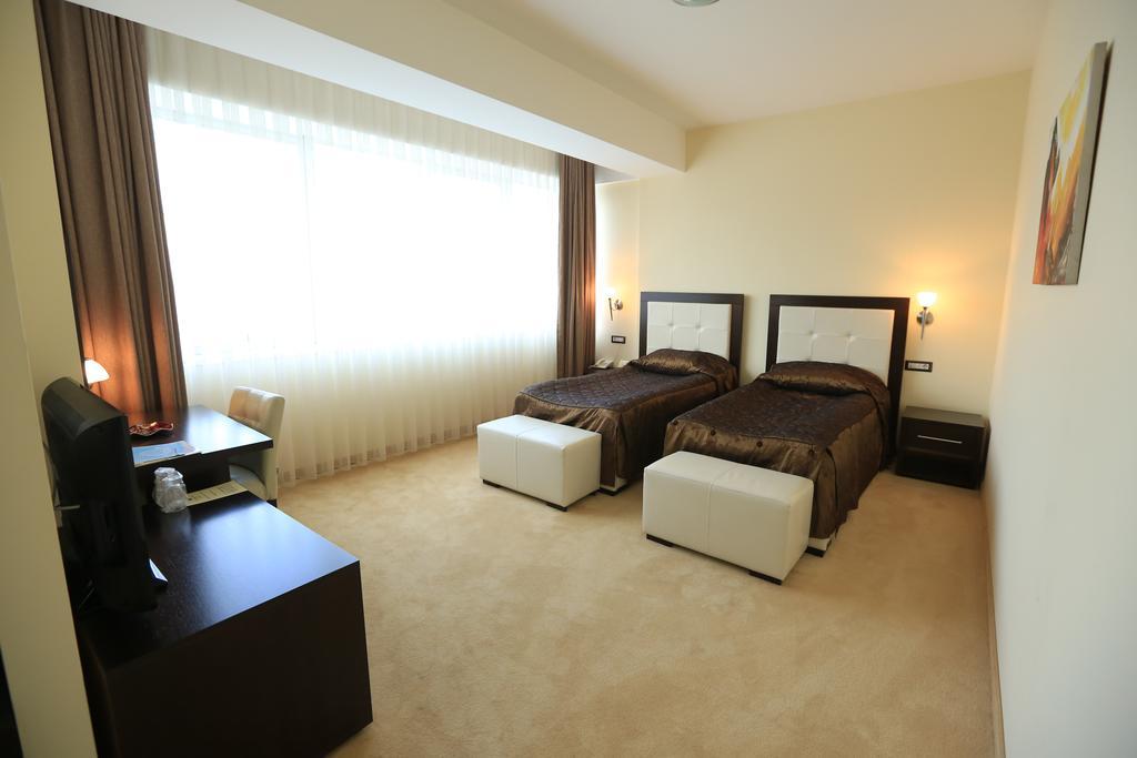 Tcc Grand Plaza Hotel Skopje Extérieur photo