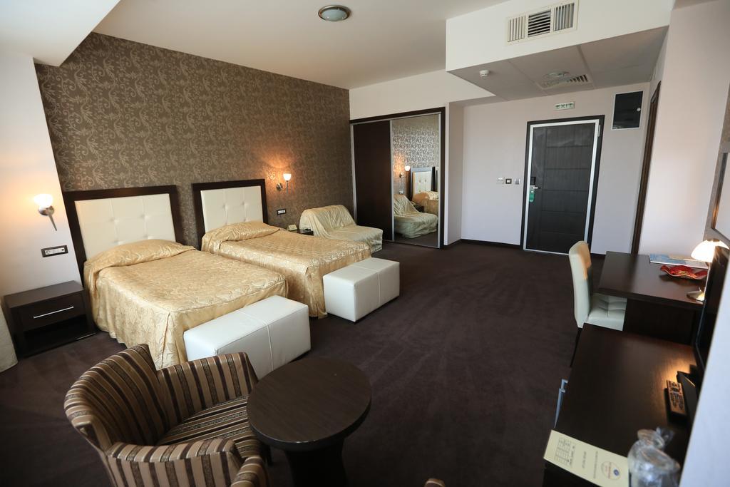 Tcc Grand Plaza Hotel Skopje Extérieur photo