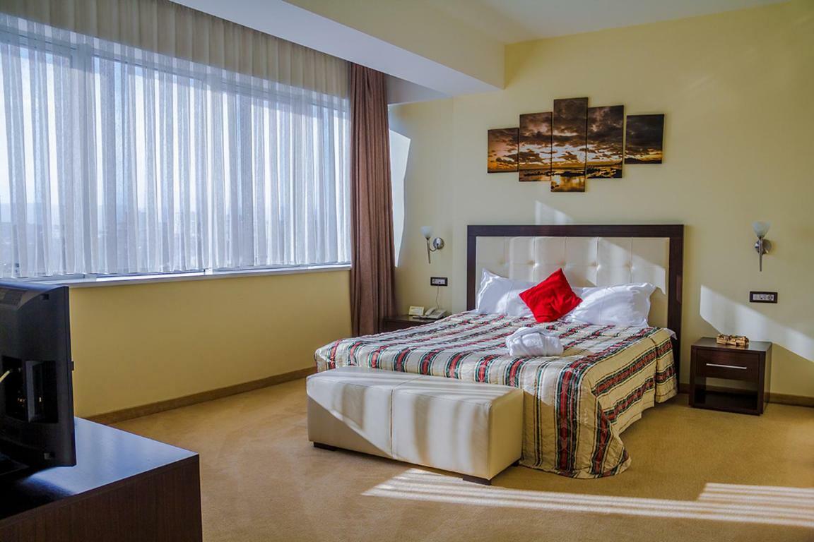 Tcc Grand Plaza Hotel Skopje Extérieur photo