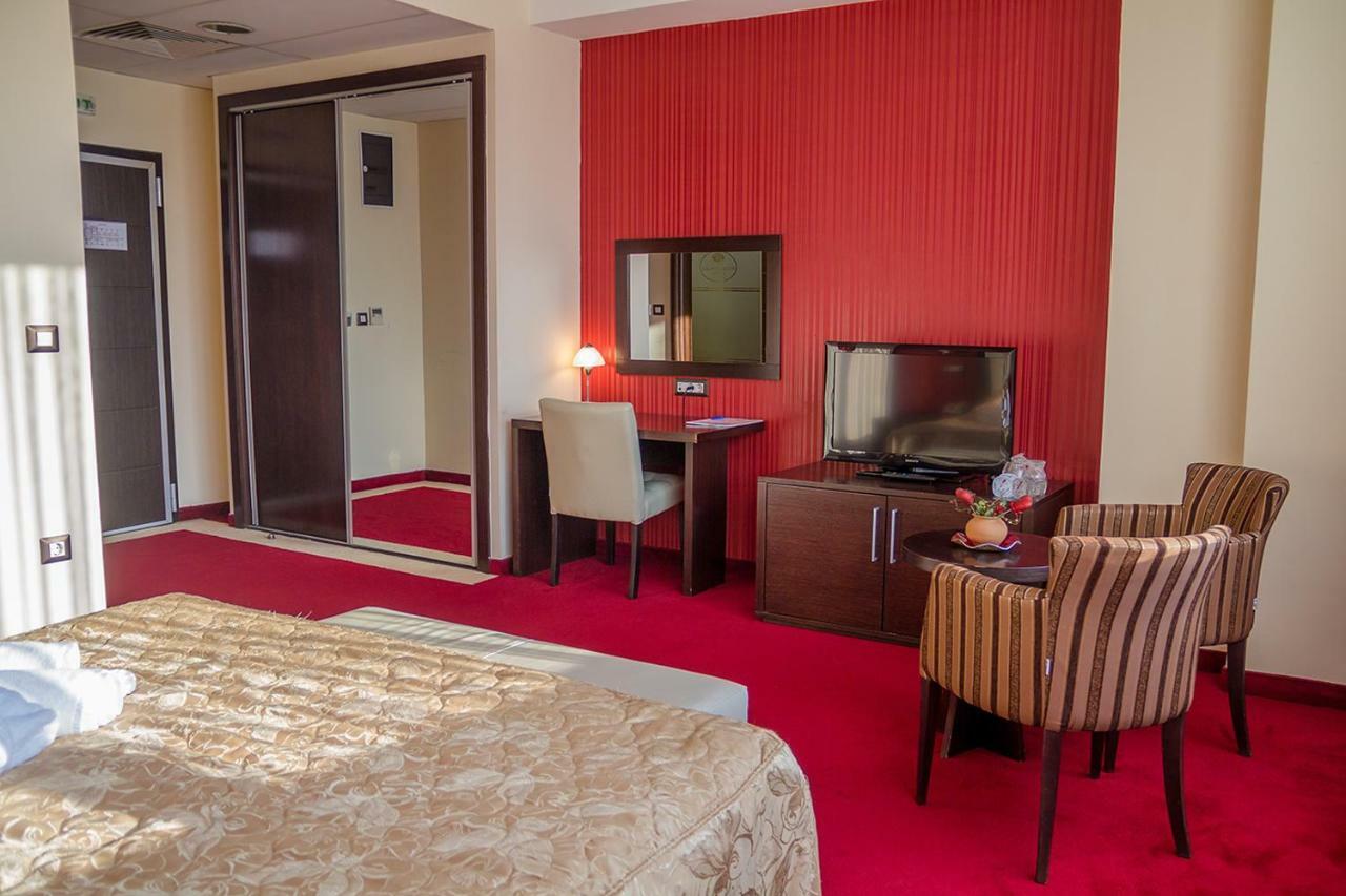 Tcc Grand Plaza Hotel Skopje Extérieur photo